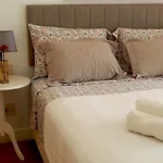 Pe Na Areia Frente Praia Com Servicios